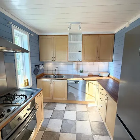 Holiday home Idyllisk Pa Vakre Bjarkoy Harstad