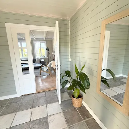 Holiday home Idyllisk Pa Vakre Bjarkoy *