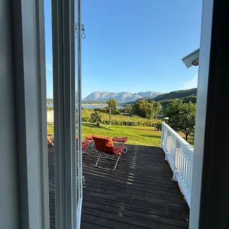 Idyllisk På Vakre Bjarkøy Feriehus *