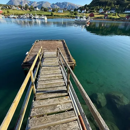 Idyllisk På Vakre Bjarkøy Feriehus