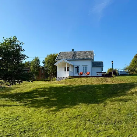 Idyllisk På Vakre Bjarkøy Feriehus Harstad