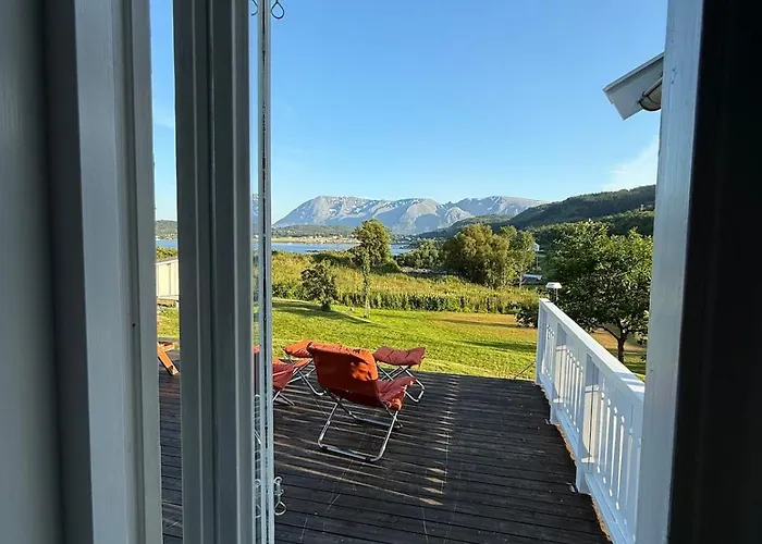 Idyllisk På Vakre Bjarkøy Feriehus *